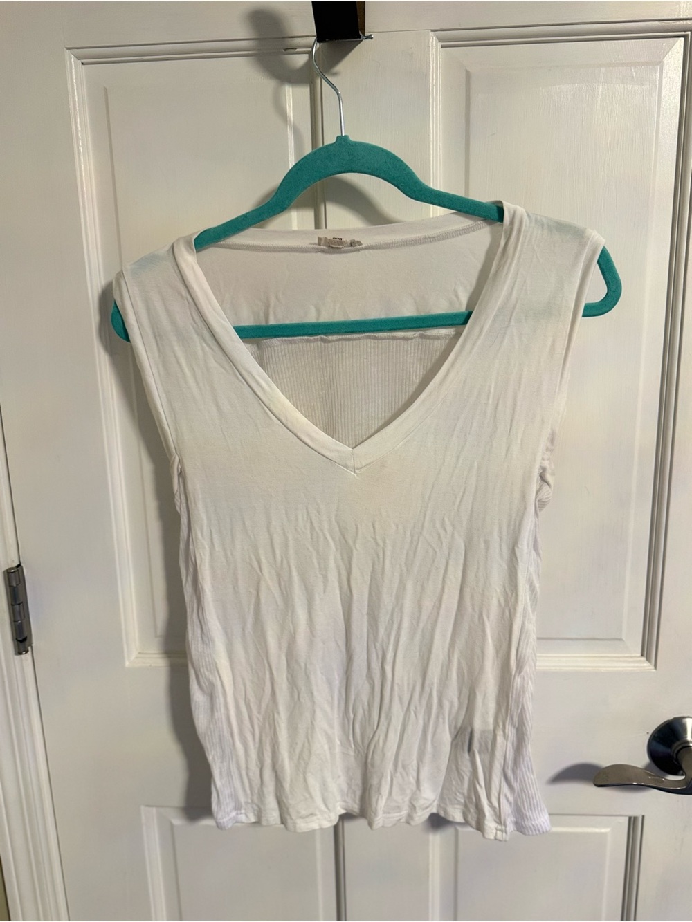 POL White V-Neck Sleeveless Tank Top